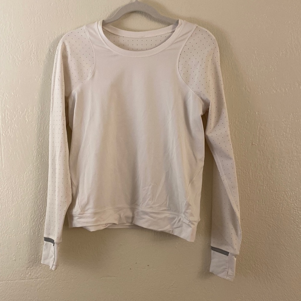 white lulu lemon long sleeve
